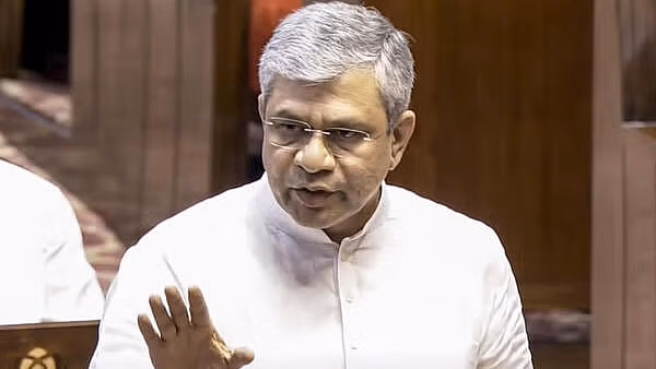 “ஆன்லைன் விளையாட்டுகள்”… மாநில அரசுகளுக்கே அந்த உரிமை உண்டு… மத்திய அரசு அதிரடி…!!!