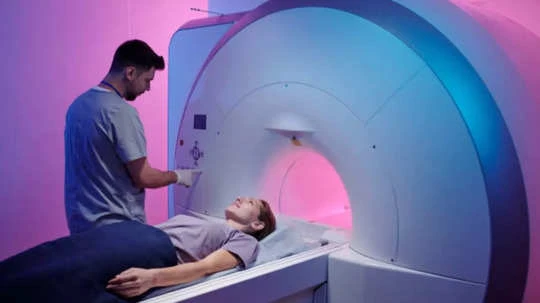 இத கவனிச்சு இருந்தா அந்த அம்மா பொழைச்சிருக்கும்..!! MRI ஸ்கேன் எடுக்கும் போது உயிரிழந்த 60 வயது பெண்… கணவர் பரபரப்பு புகார்..!