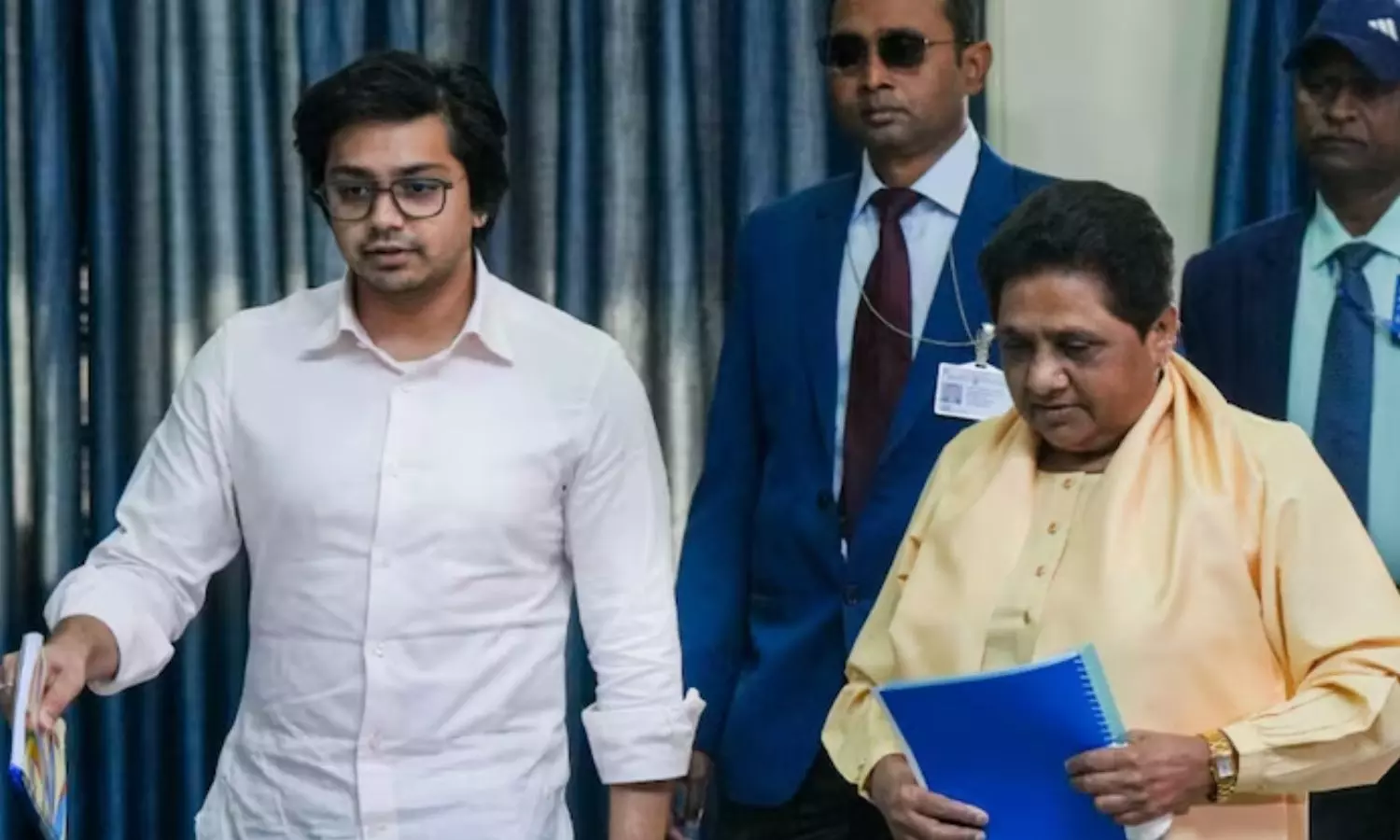 தனது மருமகனுக்கு மீண்டும் ஒரு வாய்ப்பு வழங்கிய மாயாவதி… நான் இருக்கும் வரை அரசியல் வாரிசு கிடையாது என்று உறுதி..!!