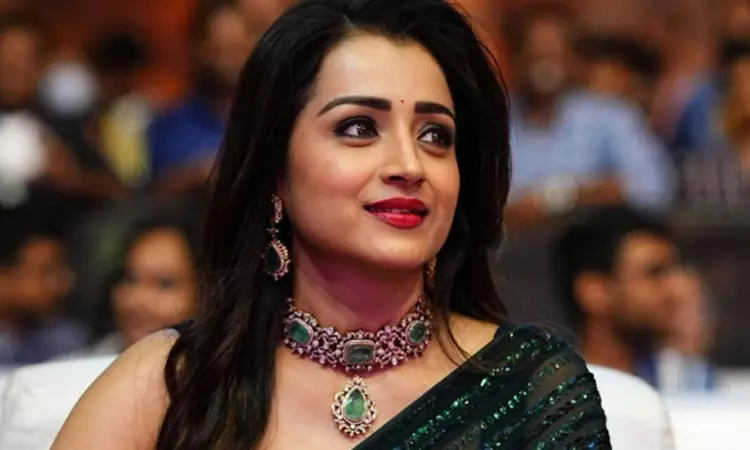 நிஜமாவே கல்யாணம் ஆகிடுச்சா..? “கழுத்தில் தாலியுடன்” திரிஷா வெளியிட்ட புகைப்படத்தால் ரசிகர்கள் அதிர்ச்சி..!!