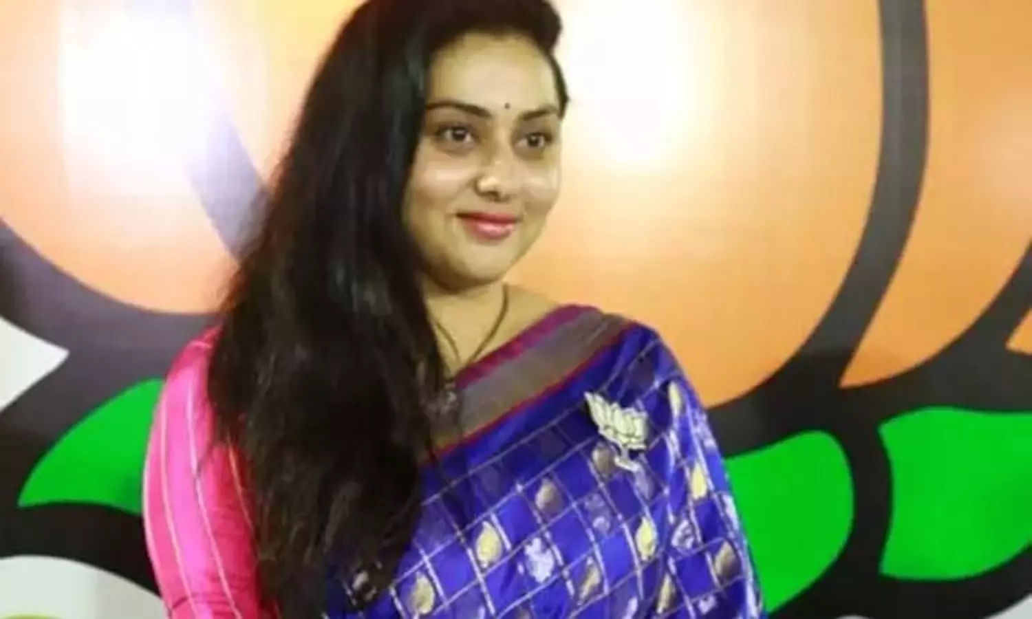 “தமிழகத்தில் அதிமுக-பாஜக கூட்டணி சூப்பர் ஹிட் ஆகும்”…. இது மிகவும் சக்தி வாய்ந்தது… நடிகை நமிதா பேட்டி…!!