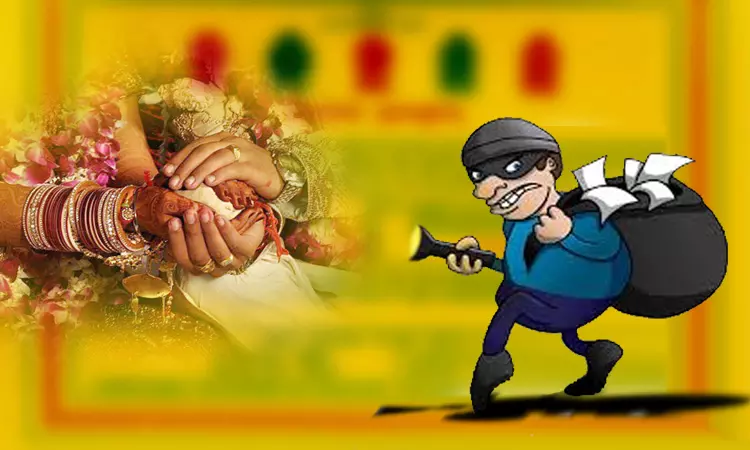 “லிப்ட் கேட்பது போல் நாடகமாடி ரூ.6.85 லட்சம் அபேஸ்”… காட்டி கொடுத்த கல்யாண பத்திரிக்கை… திறமையாக கண்டுபிடித்த போலீஸ்..‌ செம சம்பவம்.‌!!
