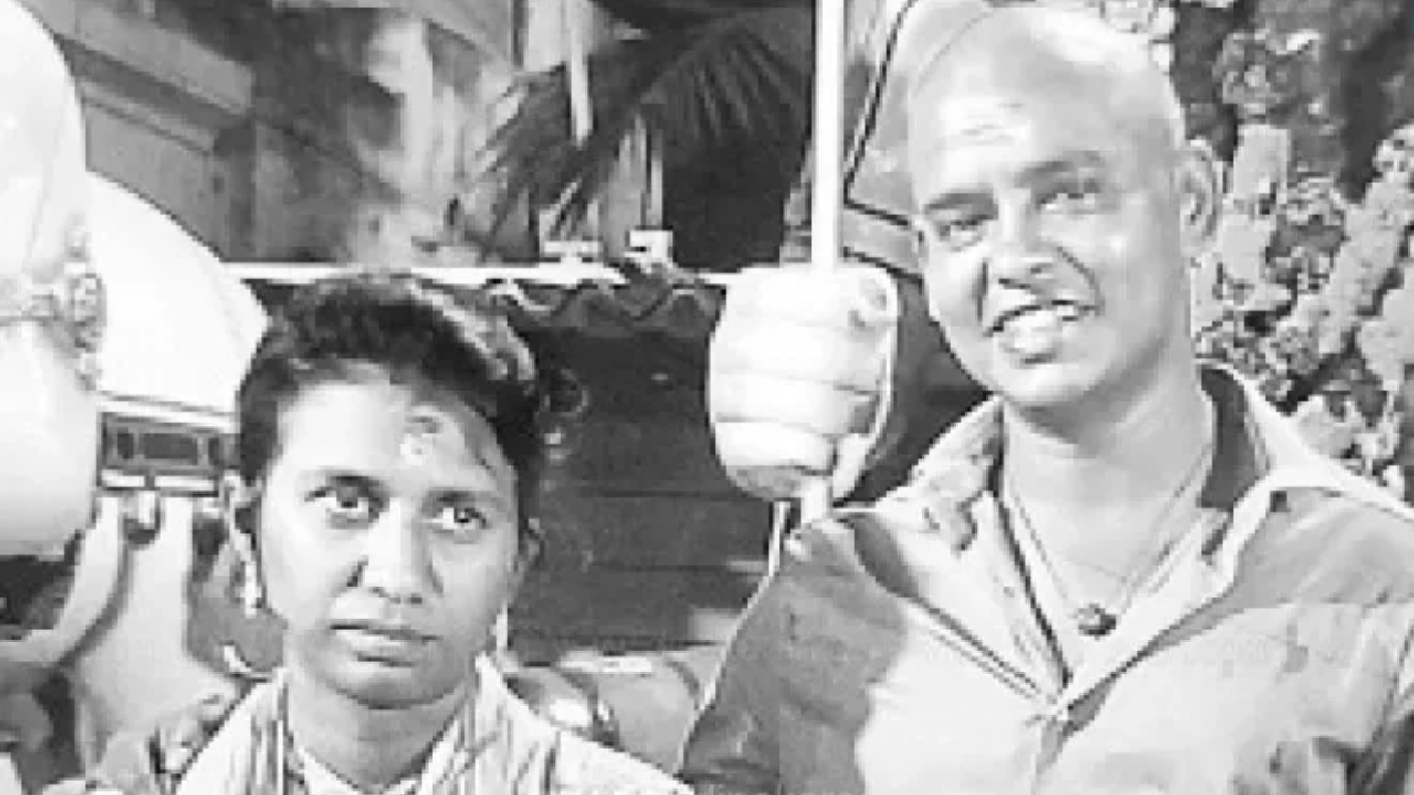 “விடுதியில் மீட்டிங்…” மனைவியின் மார்பில் கத்தியால் குத்தி… பரோலில் வந்து காதல் கணவர் செய்த காரியம்…. பரிதவிக்கும் 2 பிள்ளைகள்…. பகீர் சம்பவம்….!!