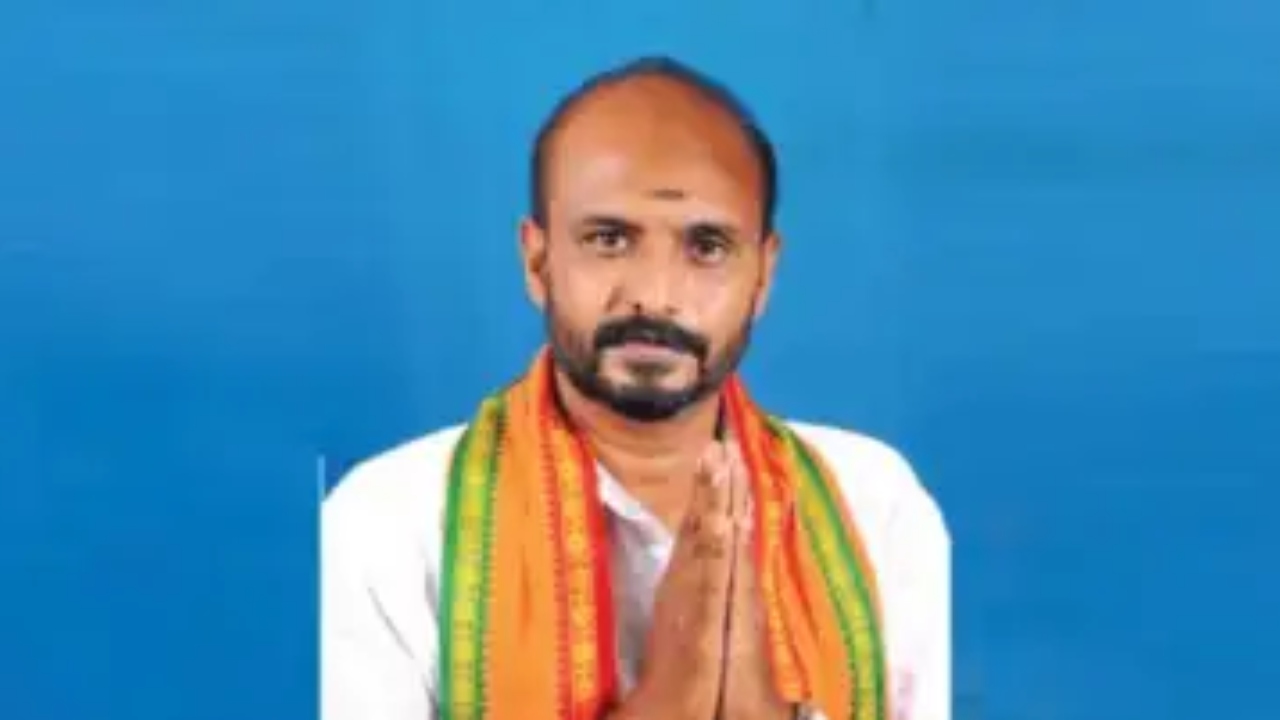 ரூ.5 லட்சத்துக்கு அரசு குடியிருப்பில் வீடு….? பாஜக பிரமுகர் அதிரடி கைது…. பொதுமக்களின் பரபரப்பு புகார்….!!