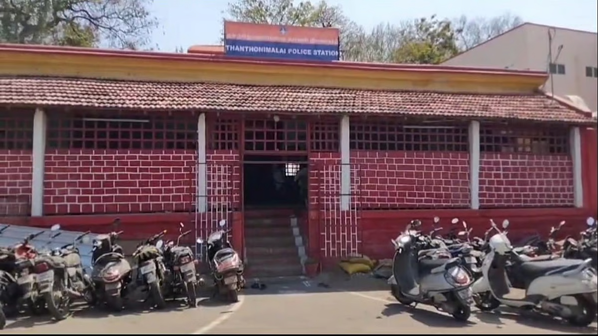 “வீட்டில் தூங்கிக் கொண்டிருந்த வக்கீல்”… கத்தியால் குத்தி பீரோவில் இருந்து பல லட்சம் மதிப்புள்ள பொருட்களை எடுத்துச் சென்ற மற்றொரு வக்கீல்… பரபரப்பு சம்பவம்..!!