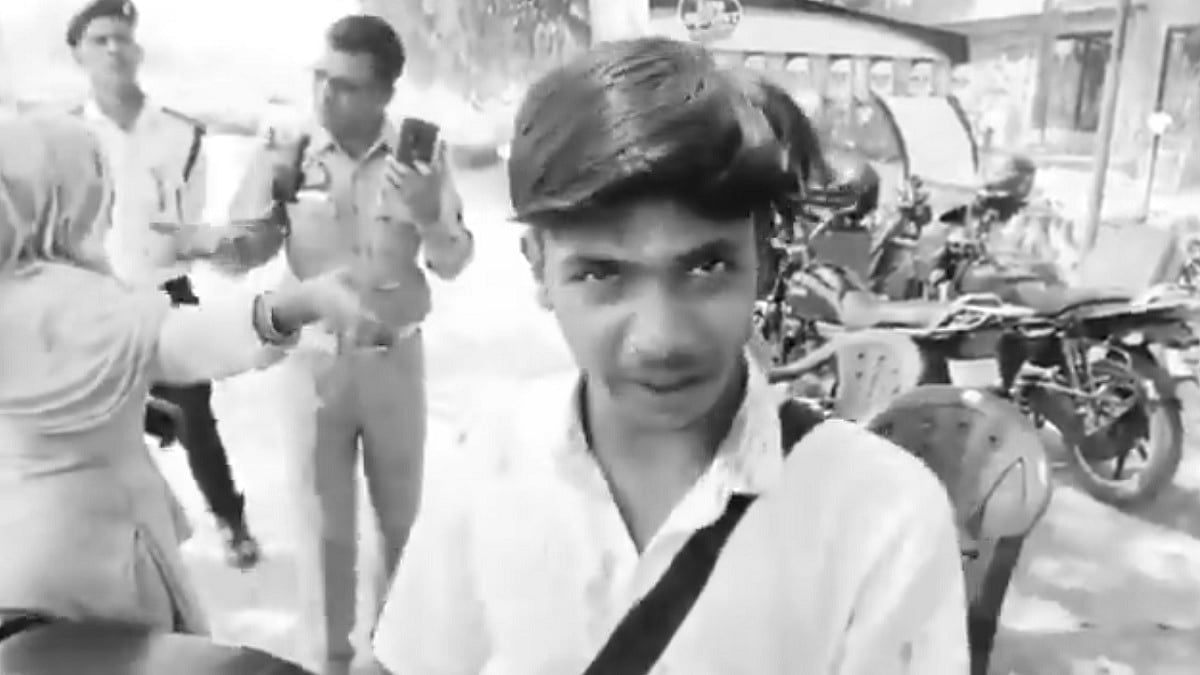 “2 ஐஸ்கிரீம் வாங்கிய போலீஸ் எஸ்ஐ”…  பணம் கேட்டது ஒரு குத்தமா”..? சிறுவனின் மண்டையை உடைத்த கொடூரம்… வழிந்த ரத்தம்.. வைரலாகும் அதிர்ச்சி வீடியோ..!!!