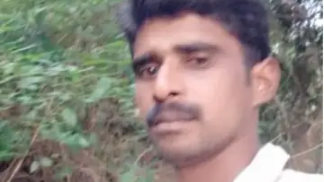 “முதல் கணவருக்கு பிறந்த 12 வயது மகன்…” தாயை கொடூரமாக வெட்டி கொன்ற 2-வது கணவர்…. பரபரப்பு சம்பவம்….!!
