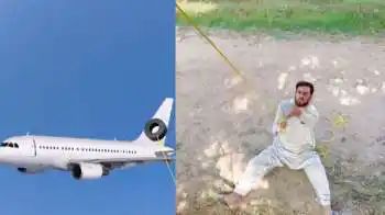 நான் துபாய்க்கு போகணும்… விமானத்தை காந்தத்தைக் கொண்டு நிறுத்த முயற்சி செய்த வாலிபர்… வைரலாகும் வீடியோ…!!