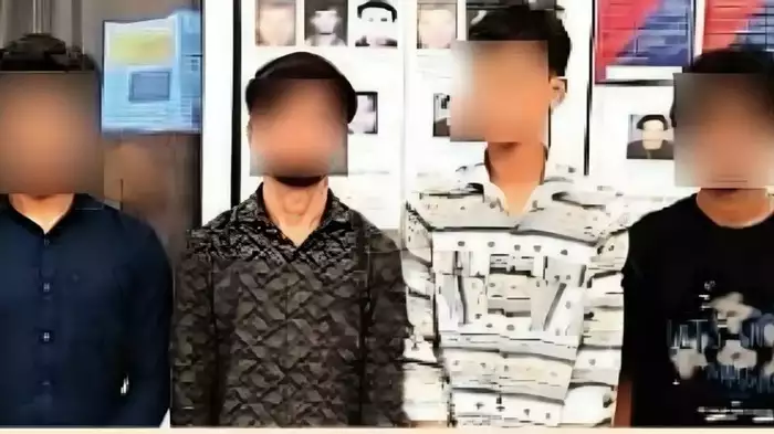 “சோசியல் மீடியாவில் பிரபலமாக இப்படியா”..? குழந்தையை கடத்துவது போல் ரீல்ஸ் வீடியோ… 4 பேர் கைது… லைக் வாங்க ஆசைப்பட்டு சிக்கலில் சிக்கிய சம்பவம்..!!!