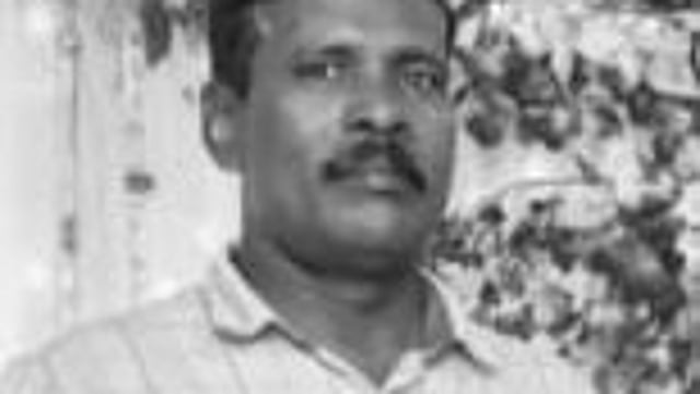 “வேலை முடிந்து வீட்டுக்கு திரும்பிய போலீஸ்காரர்”.. சாலை ஓரம் நின்ற பஸ்… நொடியில் நடந்த பயங்கரம்… துடிதுடித்து பலி… பெரும் அதிர்ச்சி..!!