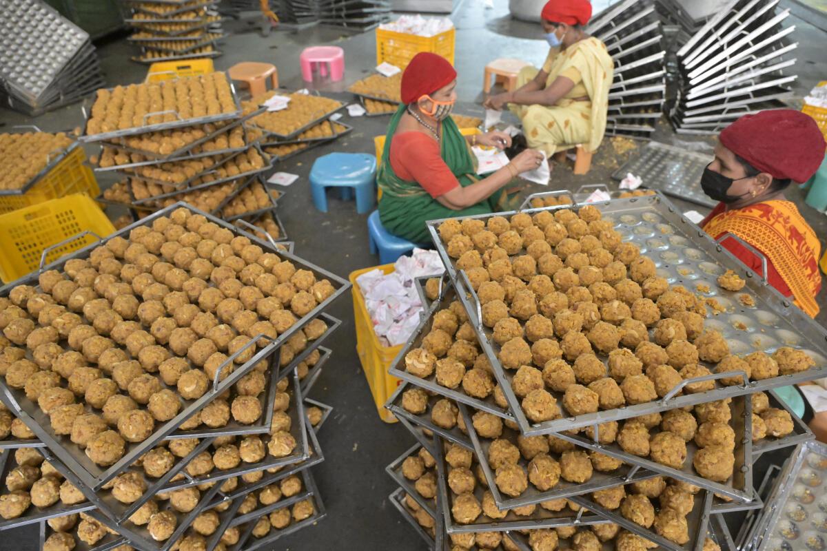 Breaking: திருப்பதி லட்டு விவகாரம்…. ஏ.ஆர் டெய்ரி நிறுவனத்தின் உரிமத்தை நிறுத்திவைத்த உத்தரவு ரத்து… உயர்நீதிமன்றம் உத்தரவு…!!!