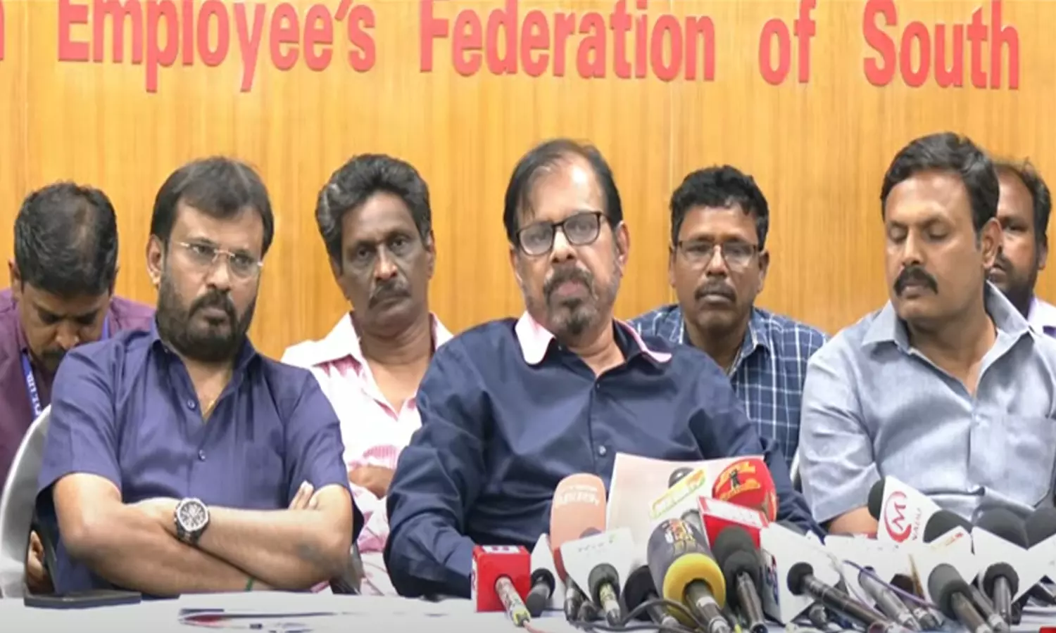 தென்னிந்திய திரைப்பட தொழிலாளர் சங்க அடையாள வேலை நிறுத்தம்… படப்பிடிப்புகள் அனைத்தும் ரத்து… ஆர்.கே செல்வமணி அதிரடி அறிவிப்பு..!!!
