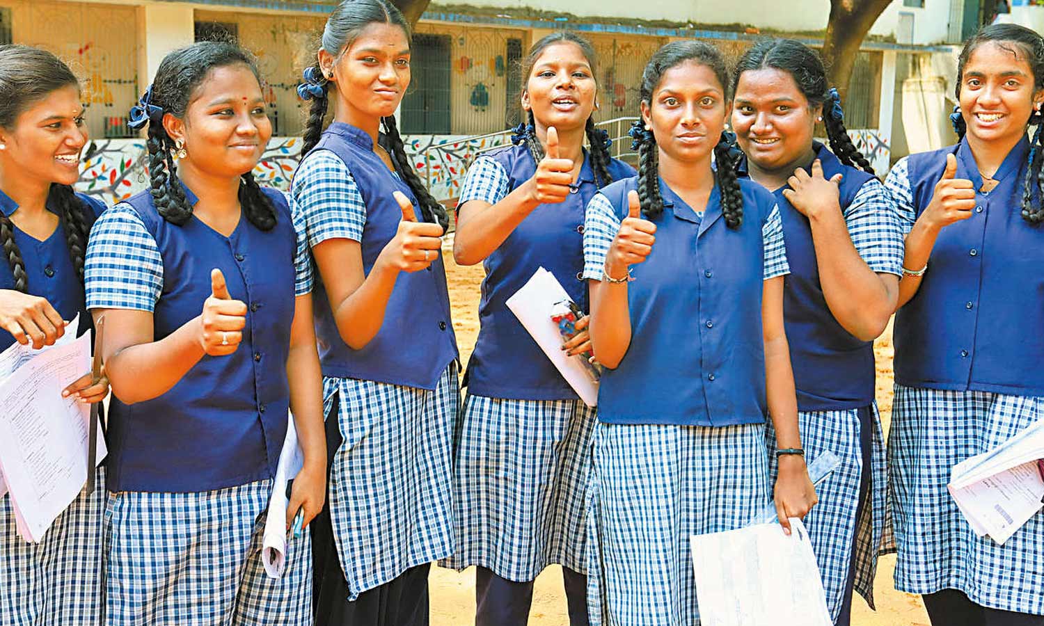 தமிழகத்தில் 11ஆம் வகுப்பு தேர்வு முடிவுகள் வெளியீடு… ரிசல்ட் பார்ப்பது எப்படி..? எவ்வளவு பேர் 100/100… எந்த மாவட்டம் முதலிடம்..? முழு விவரம் இதோ…!!