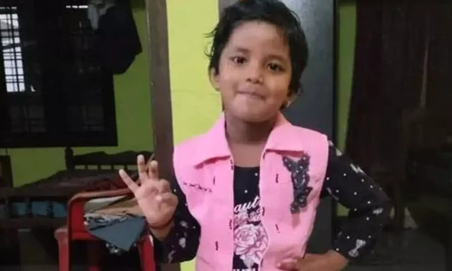 “திடீரென காணாமல் போன 3 வயது சிறுமி”… அழுது நாடகமாடிய தாய்… 8 மணி நேர தேடலுக்குப் பிறகு ஆற்றில் சடலமாக மீட்கப்பட்ட சிறுமி… பகீர் பின்னணி…!!!!