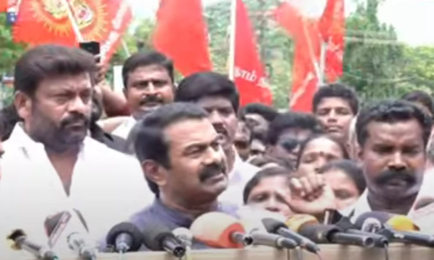 ED சோதனை என்பதால் தான் டெல்லிக்கு சென்றீர்களா?…. முதலமைச்சர் மு.க ஸ்டாலினிடம் சீமான் கேள்வி…!!!