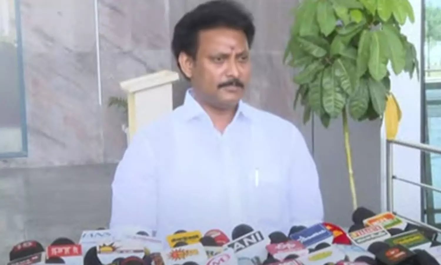சாக்லேட் சாப்பிடுற வயசில் எப்படி பிள்ளைகளுக்கு இதை புரிய வைப்பீங்க… பெற்றோர் தான் கேள்வி கேட்கணும்… அமைச்சர் அன்பில் மகேஷ் ஆவேசம்….!!!!
