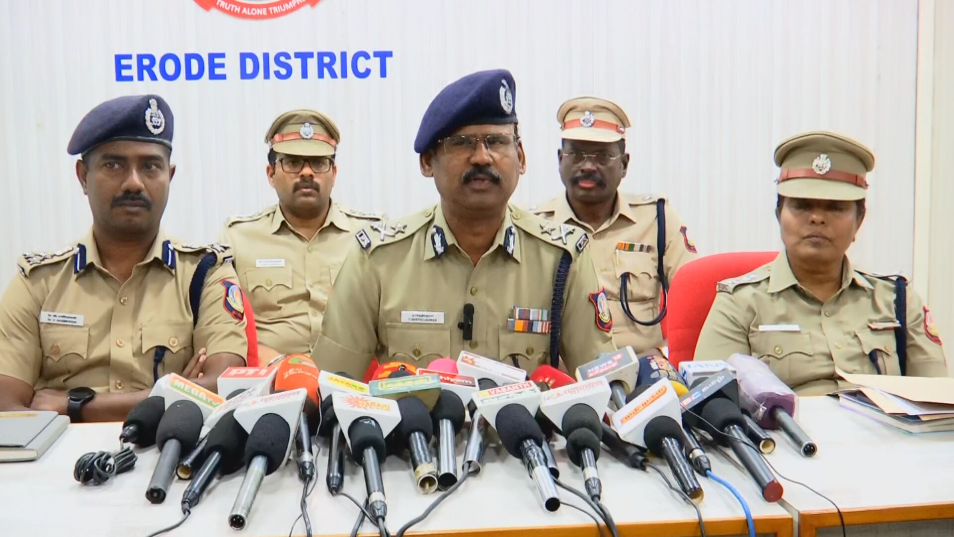 “பல்லடம், சிவகிரி கொலை வழக்கு”… 4 பேர் கைது… குற்றம் நடந்தது எப்படி..? மாவட்ட எஸ்பி செந்தில்குமார் விளக்கம்..!!!