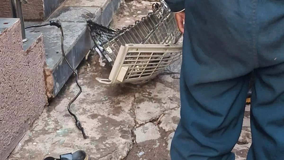 வீட்டில் திடீரென வெடித்த AC … 2 பேர் படுகாயம்… அதிர்ச்சி சம்பவம்…!!!