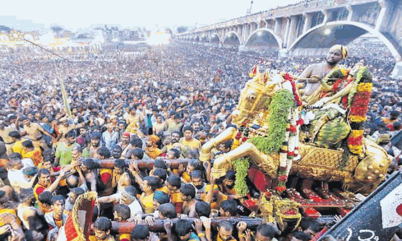 மதுரை சித்திரைத் திருவிழா… நீரை பீய்ச்சி அடிக்க  கோவில் நிர்வாகம் நிபந்தனை…!!!