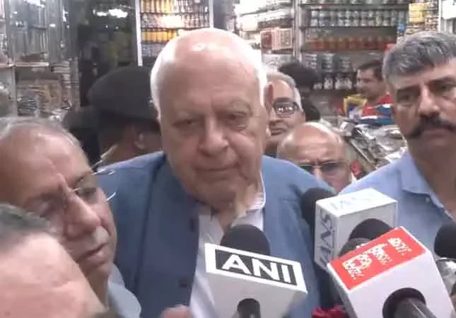 “நீங்கள் அணு ஆயுதம் கொண்டு தாக்கினால்”… அதுக்கு நிச்சயமா அனுபவிப்பீங்க… பாகிஸ்தானை எச்சரித்த ஃபரூக் அப்துல்லா..!!!