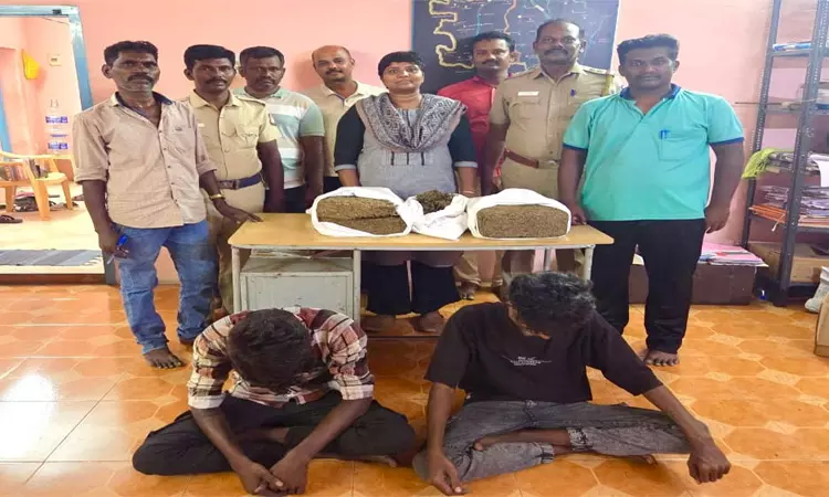 கிடைத்த ரகசிய தகவல்…. தடை செய்யப்பட்ட பொருட்களை விற்பனை செய்த 2 இளைஞர்கள்…. தட்டி தூக்கி சிறையில் அடைத்த போலீஸ்….!!