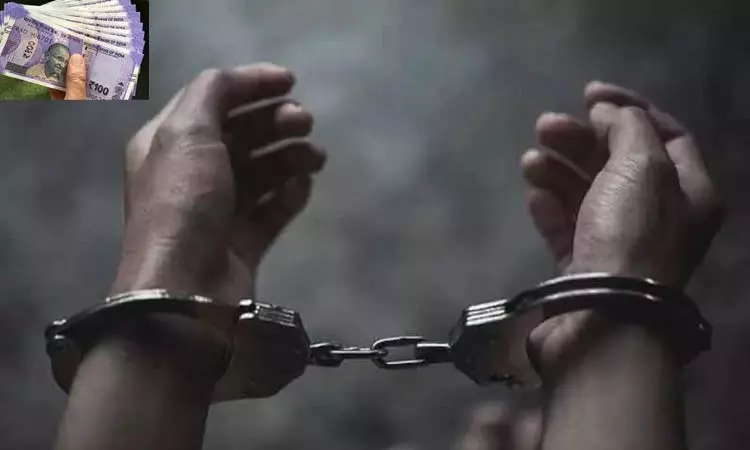 பட்டா வழங்க ரூ.3000″… 25 குடும்பங்களிடமிருந்து ரூ.75000 லஞ்சம் வாங்கிய விஏஓ… தட்டி தூக்கி சிறையில் அடைத்த போலீஸ்..!!!