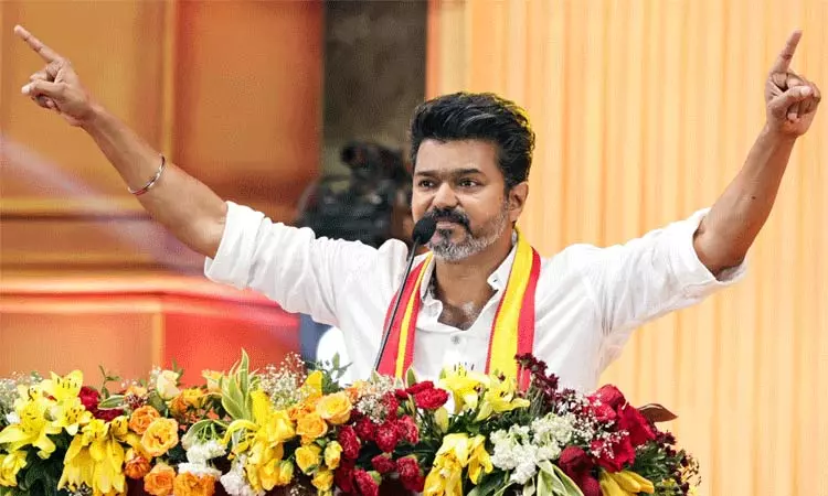 “திமுகவுக்கு உதயசூரியன், அதிமுகவுக்கு இரட்டை இலை”… அப்போ தவெக-வுக்கு…? விஜய் போட்ட மெகா பிளான்… விரைவில் தேர்தல் ஆணையத்தில் விண்ணப்பம்…!!!