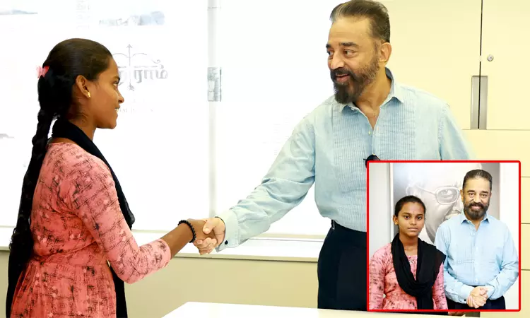 12-ம் வகுப்பில் பள்ளியில் முதலிடம்… கடன் சுமை காரணமாக ஜவுளி கடையில் வேலை பார்த்த மாணவி….  உதவிக்கரம் நீட்டிய கமல்ஹாசன்…!!!