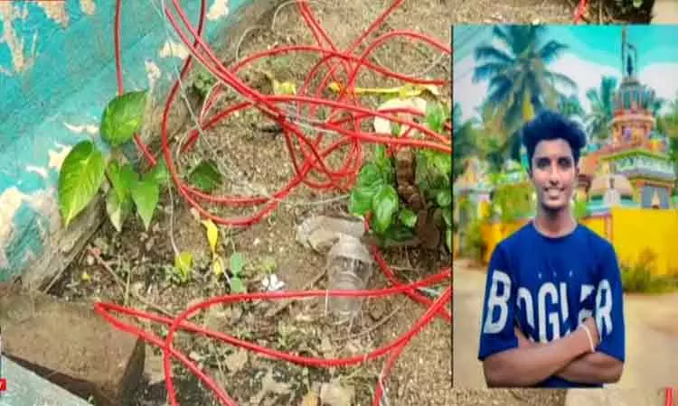 “வீட்டில் கரண்ட் இல்ல”… நம்மளே சரி செய்வோம்… மின்கம்பத்தில் ஏறிய கல்லூரி மாணவன்… நொடிப்பொழுதில் தூக்கி வீசப்பட்டு… ஐயோ‌ இப்படியா ஆகணும்..!!!