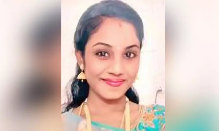 “ஐஸ்கிரீமால் மருமகளை திட்டிய மாமியார்… வீட்டிற்கு வந்த கணவன்.. காதல் மனைவியை அந்தக் கோலத்தில்… தாயில்லாமல் தவிக்கும் ஒரு வயது குழந்தை… அதிர்ச்சி சம்பவம்..!!