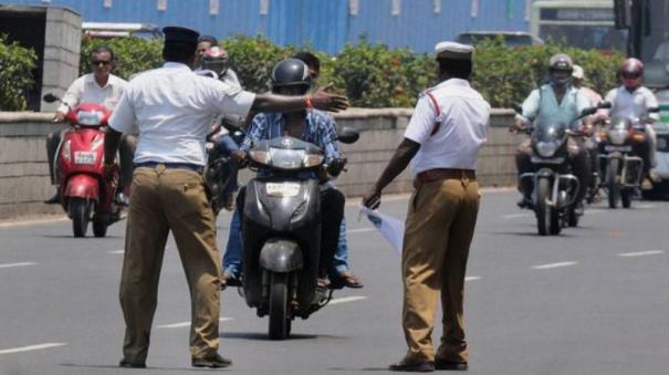வாகன ஓட்டிகளுக்கு குட் நியூஸ்..! “இனிமேல் 25 அல்ல வெறும் 5 தான்”…  இனி 5 வகையான போக்குவரத்து விதிமீறல்களுக்கு மட்டுமே அபராதம்…  அதிரடி அறிவிப்பு.!!