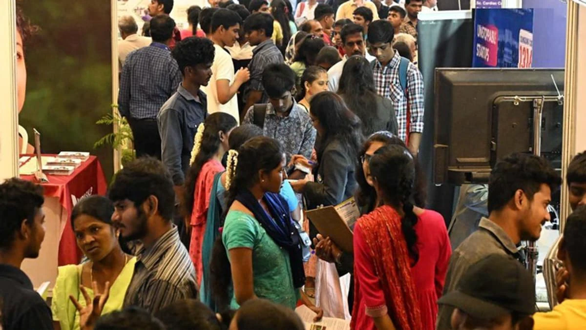 மாணவர்களுக்கு குட் நியூஸ்…. வீடு தேடி வரும் ரூ. 2000… தமிழக அரசின் அசத்தல் அறிவிப்பு…!!!