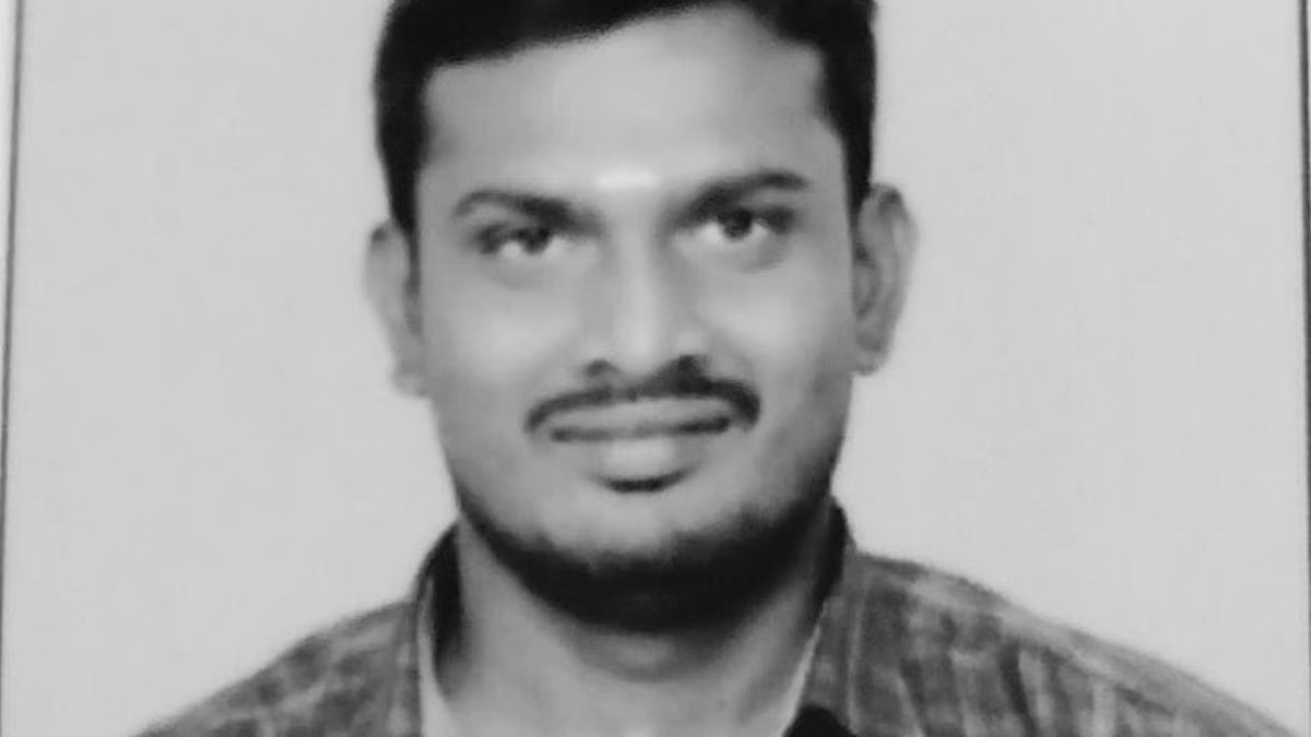 டிரான்ஸ்பார்மர் மீது சீரமைப்பு பணிக்காக ஏறிய தற்காலிக பணி ஊழியர்… மின்சாரம் தாக்கி பரிதாப பலி…!!