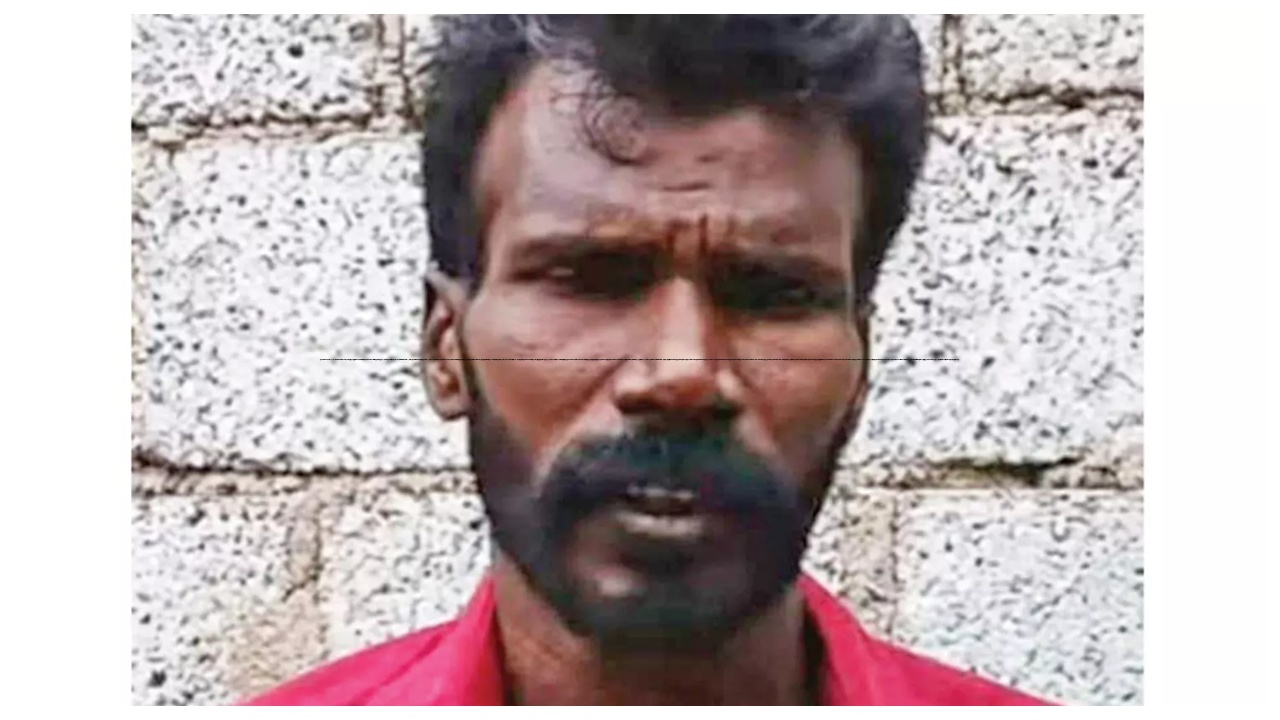 வீட்டிற்கு முன்பு நின்று கொண்டிருந்த விவசாயி… சட்டென வந்து அறிவாளால் வெட்டி சாய்த்த கும்பல்… பரபரப்பு சம்பவம்…!!