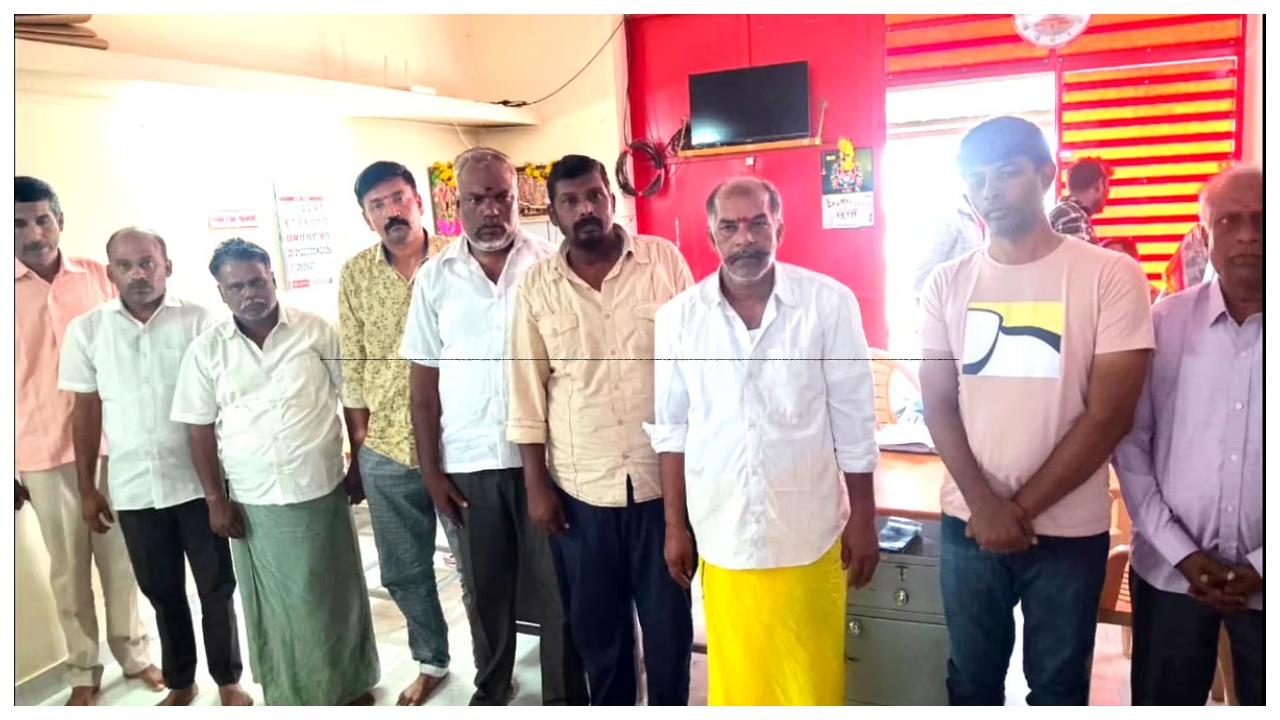 “தங்க புதையல் இருக்கு… பானையை மட்டும் திறக்காதீங்க”… ரூ.8 லட்சத்தை வாரி சுருட்டிய  கும்பல்… பகீர் பின்னணி…!!