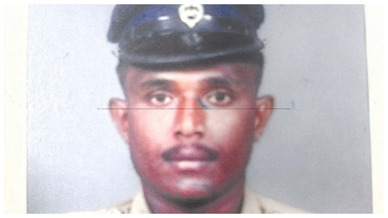“நீங்களே எப்படி செய்யலாமா…” பணியின் போது மது போதையில் இருந்த காவலர்… உயர் அதிகாரியின் அதிரடி உத்தரவு…!!