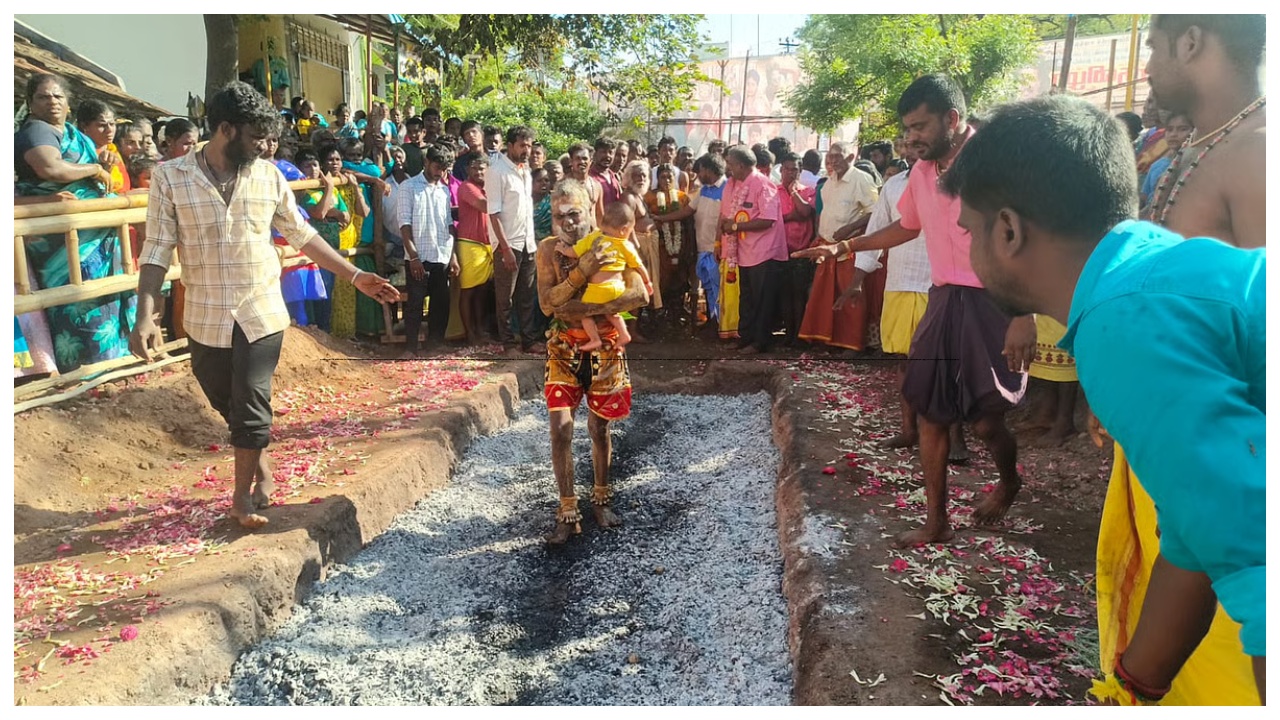 “கையில் குழந்தைகள்…” 381-வது வைகாசி திருவிழாவில் பூக்குழி இறங்கிய பக்தர்கள்… நெகிழ்ச்சி சம்பவம்…!!