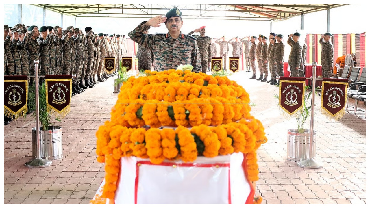 “ராணுவத்தில் சேர்ந்து 6 மாதத்தில்…” சகவீரரின் உயிரை காப்பாற்றி பரிதாபமாக இறந்த ராணுவ வீரர்… பெரும் சோகம்…!!