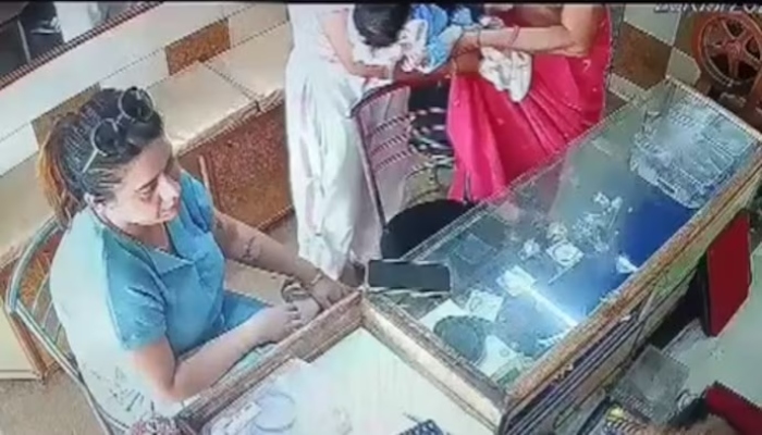 “எனக்கு ஒரு தாலியும் தங்க மோதிரமும் வேணும்”… அடம்பிடித்து வம்படியாய் வாங்கிய பெண்.. Screen Shot-ஐ பார்த்து நம்பிய நகைக்கடை உரிமையாளர்… உஷாரய்யா உஷாரு…!!!