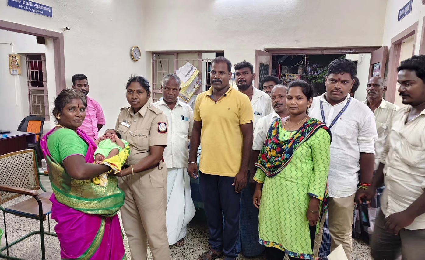 “பிறந்து 2 நாள் தான் ஆகுது”… பச்சிளம் குழந்தையை தவிக்க விட்டு மாயமான தாய்… போனவங்க திரும்பி வரவே இல்ல… எப்படித்தான் மனசு வந்துச்சோ…!!!!