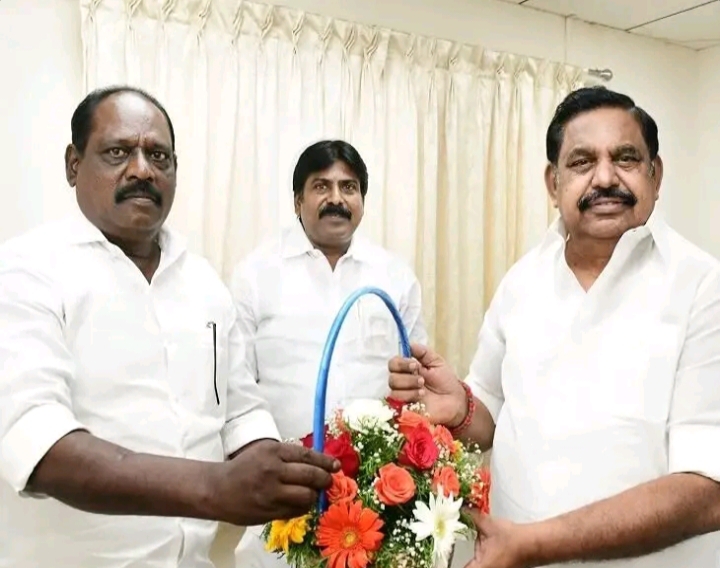 Breaking: டிடிவி தினகரனுக்கு ஷாக்… அமமுகவில் இருந்து முக்கிய நிர்வாகி விலகல்… அதிமுகவில் ஐக்கியம்…!!!