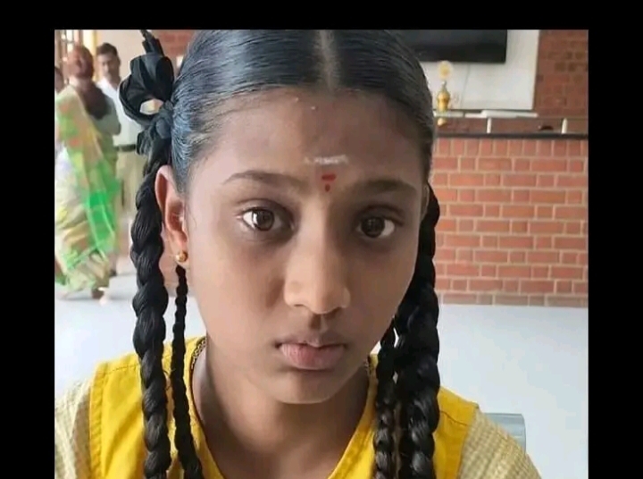 “Exam-ன் போது திடீரென உயிரிழந்த தந்தை”.. தீராத வேதனையிலும் தேர்வு எழுதிய 10-ம் வகுப்பு மாணவி… 461 மார்க் எடுத்து சாதனை…!!!!