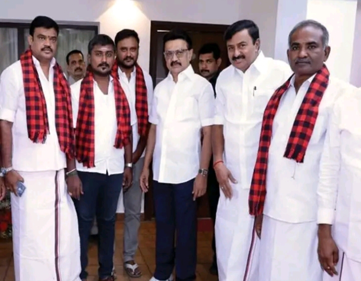 பாஜகவுக்கு ஷாக்…! ” காலியாகும் கொங்கு மண்டல கூடாரம்”…? முக்கிய நிர்வாகிகள் கூண்டோடு விலகி CM முன்னிலையில் திமுகவில் ஐக்கியம்..!!!