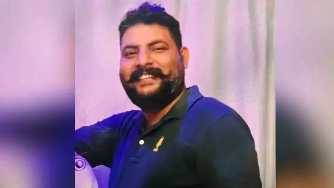 “பைக்கில் சென்ற கவுன்சிலர்….” மீண்டும் வழிமறித்த கும்பல்…. பட்டப்பகலில் துப்பாக்கியால் சுட்டு கொன்ற பயங்கரம்…. பகீர் பின்னணி….!!