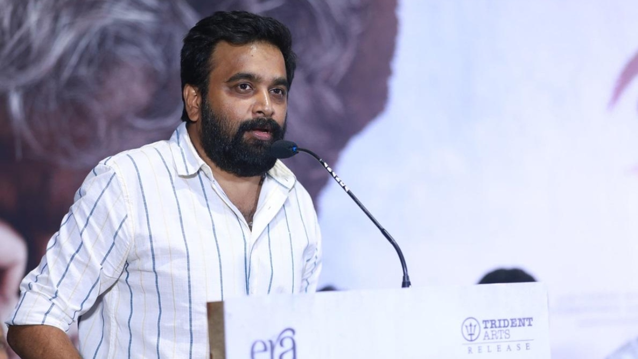 “அவரால தான் நான் பேமஸ் ஆனேன்…” அந்த ஒரு சின்ன கதாபாத்திரம் தான்…. மனம் திறந்து பேசிய நடிகர் சசிகுமார்….!!