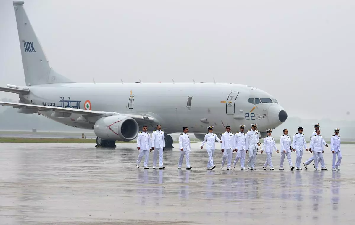 Breaking: அதிரடி நடவடிக்கை! “அரபிக்கடலில் இந்தியக் கடற்படை P-8I  நவீன விமானம் களமிறக்கம்” கடல் எல்லை தீவீர கண்காணிப்பு..!!