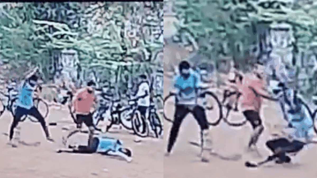 “பட்டப்பகலில் வாலிபரை கொடூரமாக தாக்கிய 2 பேர்”… துடிக்க துடிக்க… அந்த ரத்தத்தை பார்த்துமா மனசு இறங்கல… நெஞ்சை பதற வைக்கும் வீடியோ…!!!
