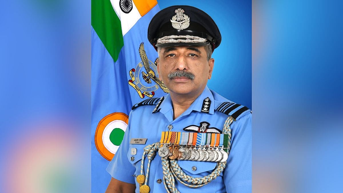 “தயார் நிலையில் முப்படைகள்”… இந்திய விமானப்படையின் புதிய தளபதியாக ஏர் மார்ஷல் நாகேஷ் கபூர் நியமனம்… இவர் யாருன்னு தெரிஞ்சா அசந்து போயிடுவீங்க.!!