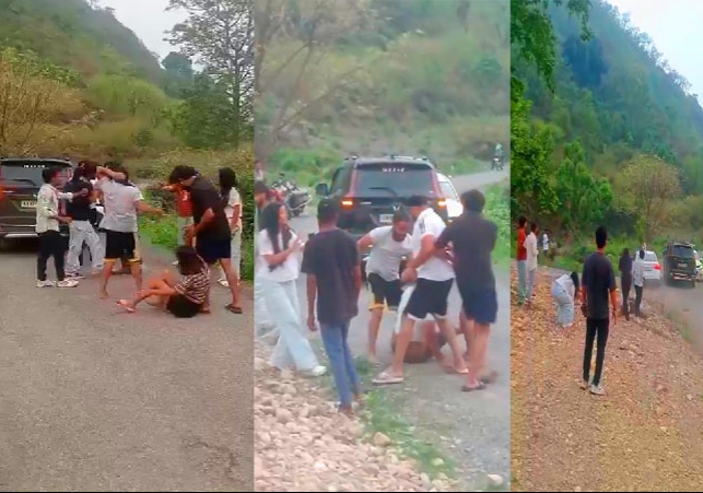 வாகன மோதலில் ஈடுபட்ட இளைஞர்கள்… ஆண், பெண் இரு குழுக்களுக்கு இடையே ஏற்பட்ட அடிதடி… வைரலாகும் வீடியோ..!!