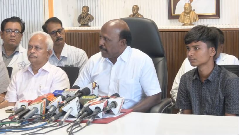 “கைகளை இழந்தும் சாதித்த மாணவர்…”. உறுப்பு மாற்று அறுவை சிகிச்சை செய்ய ஆலோசனை கூட்டம்…. நன்றி கூறிய குடும்பத்தினர்….!!
